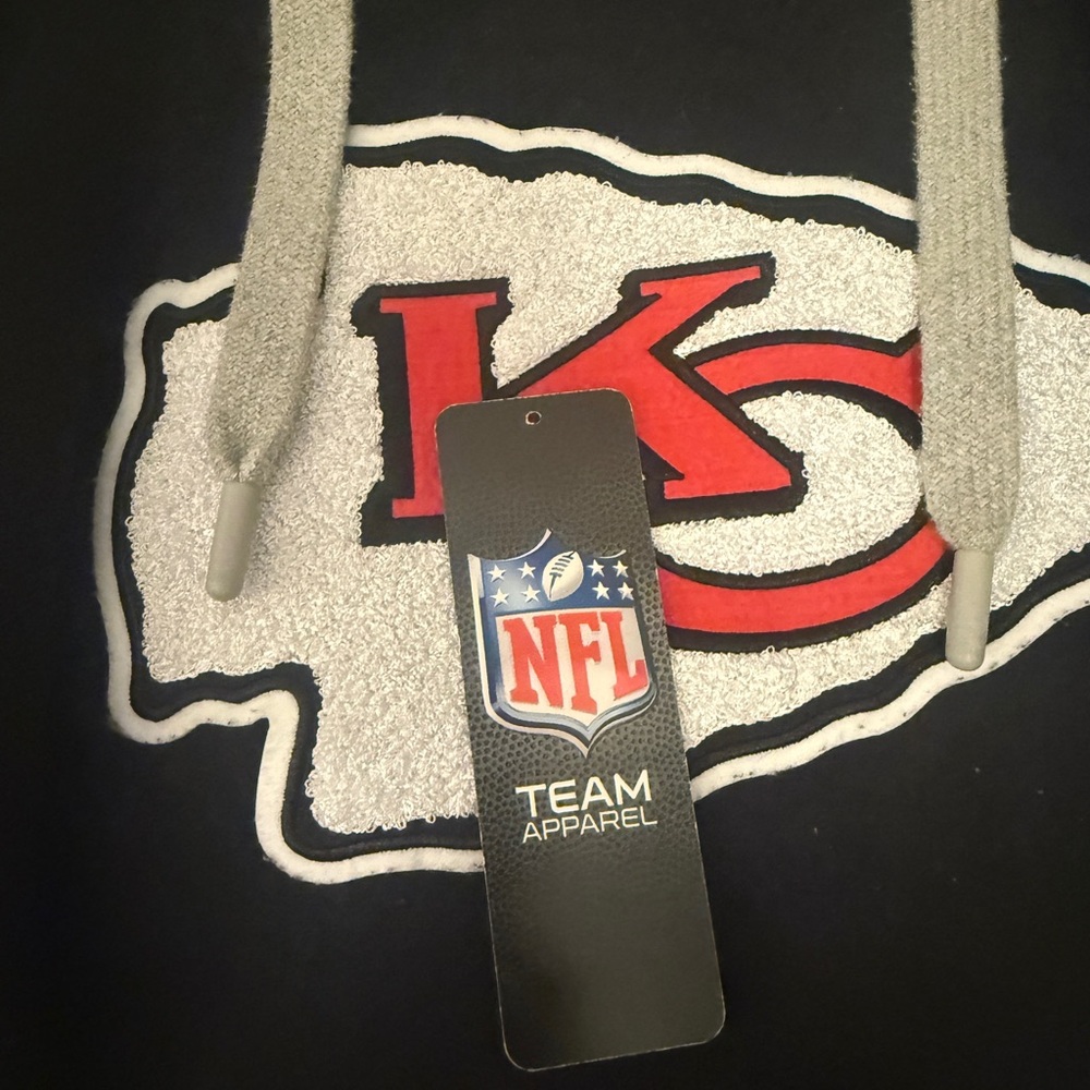 KANSAS CITY CHIEFS ANTIGUA LADIES BLACK CHENILLE LOGO VICTORY HOODED SWEATSHIRT - Picture 4 of 12
